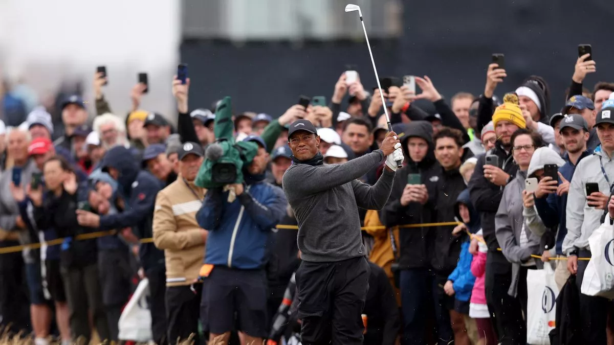 Open Championship crowd sends brutal message to Tiger Woods after PGA Tour legend allegedly pushed to reveal retirement date
