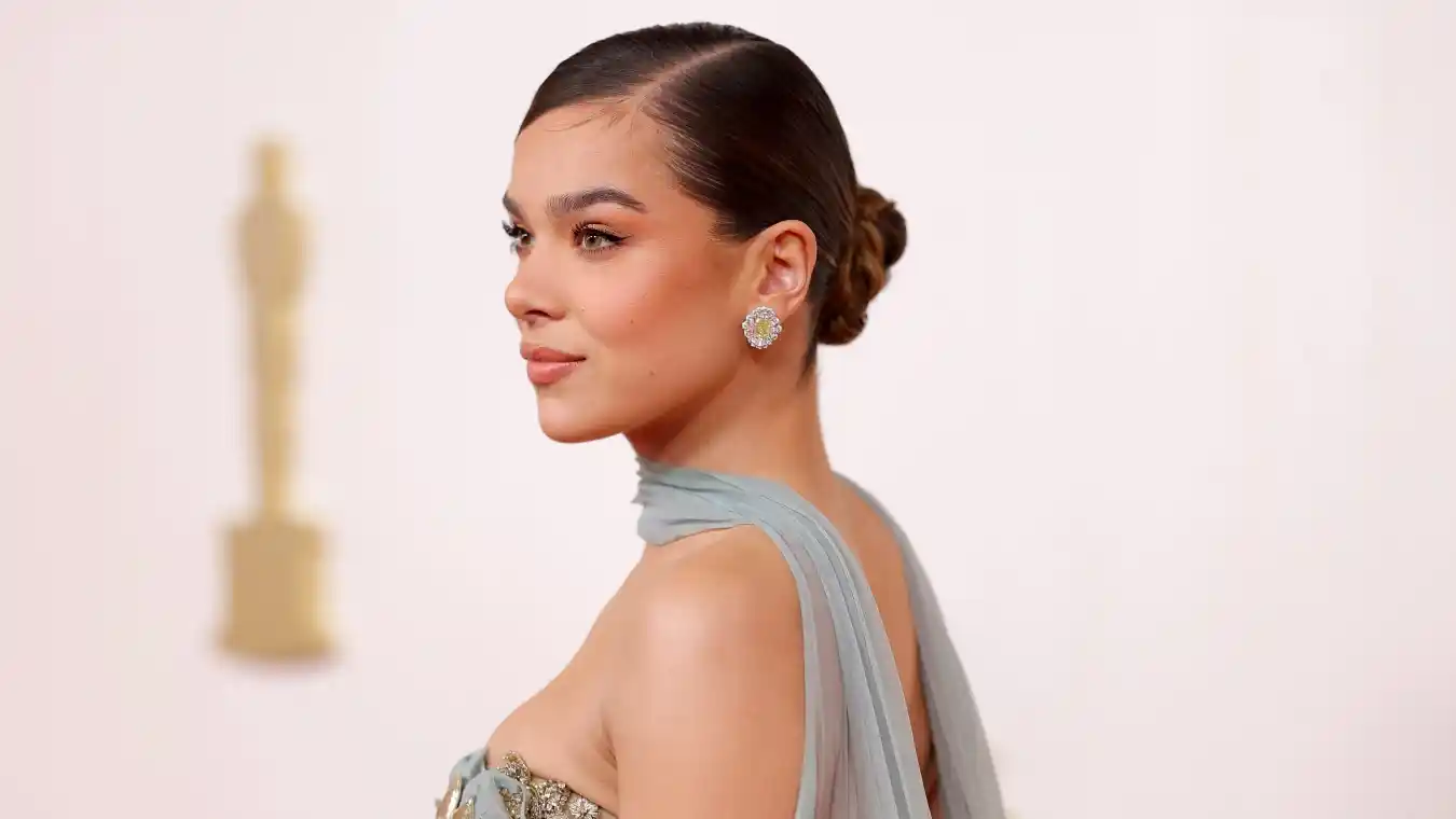 Josh Allen’s Girlfriend Hailee Steinfeld Sends Strong Unfathomable Message to Bills Fans on Her Social Media Space