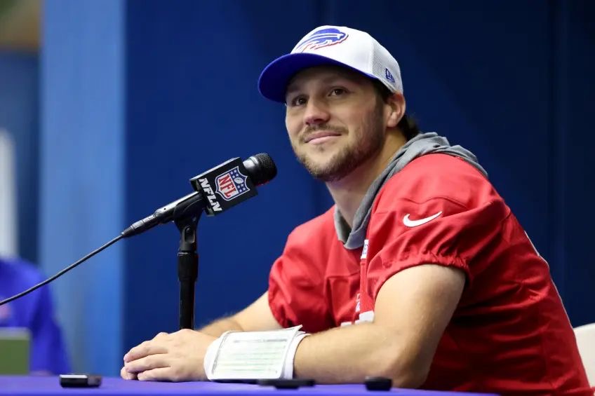 Bills QB Josh Allen Sends Heartfelt Message to Tua Tagovailoa After Concussion